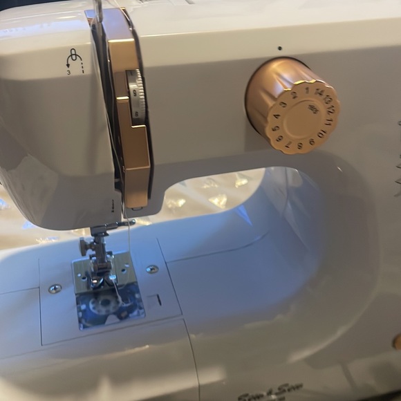 Sew & sew inspiration desk top sewing machine - Picture 2 of 5
